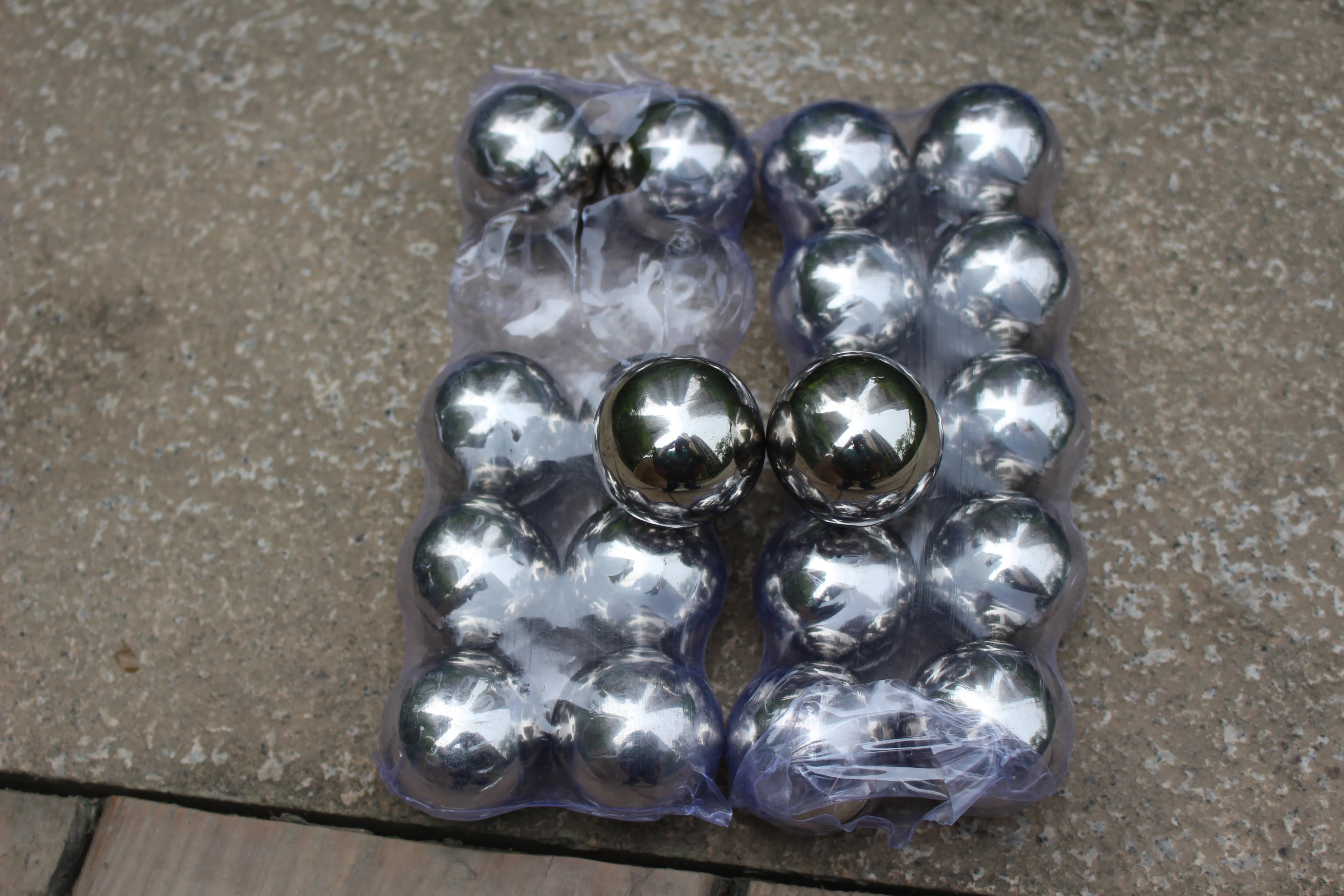 Dia 89 mm 304 stainless steel hollow ball seamless mirror ball family courtyard interior decoration ball float
Dia 89 mm 304 stainless steel hollow ball seamless mirror ball family courtyard interior decoration ball float