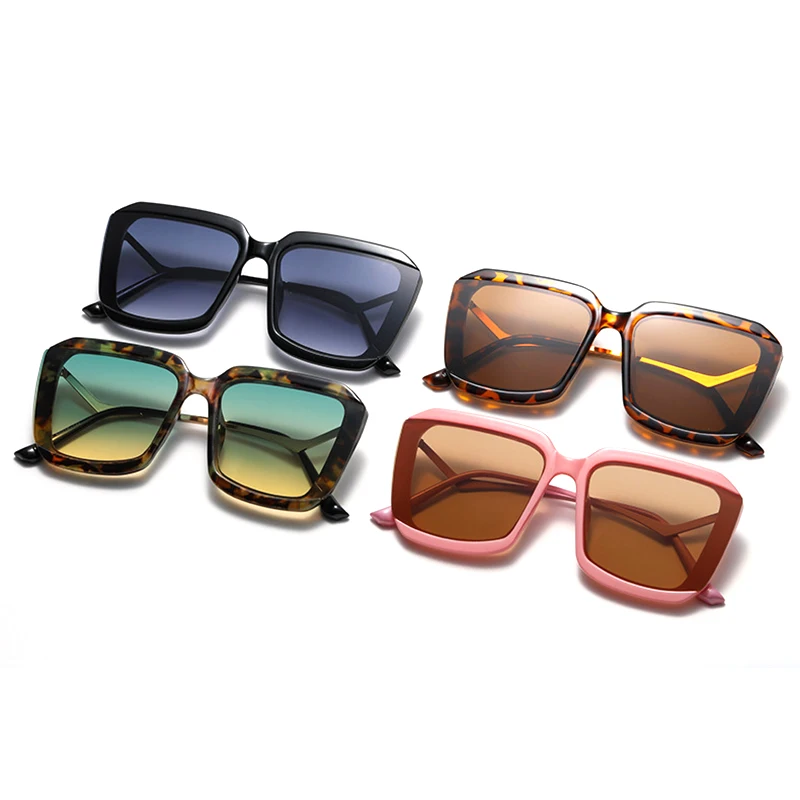 Vintage Luxury Women Sunglasses Metal Bent Legs Square Glasses Trending Luxury Designer Men Sunglasses Decorative Eyewear UV400
Vintage Luxury Women Sunglasses Metal Bent Legs Square Glasses Trending Luxury Designer Men Sunglasses Decorative Eyewear UV400