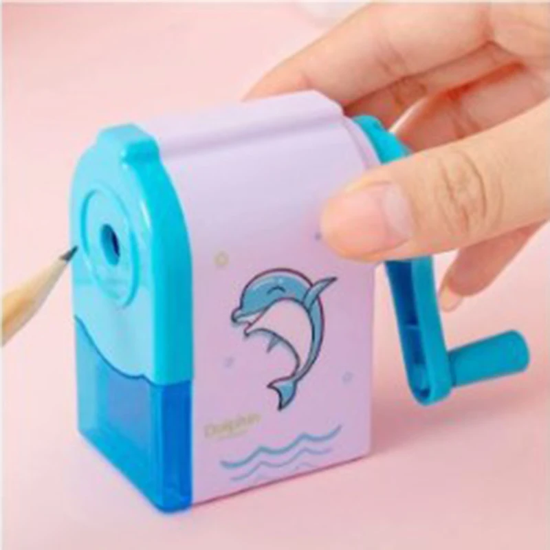 1pcs Student Hand Crank Pencil Sharpener Cartoon Print Pencil Sharpener School Supply
1pcs Student Hand Crank Pencil Sharpener Cartoon Print Pencil Sharpener School Supply