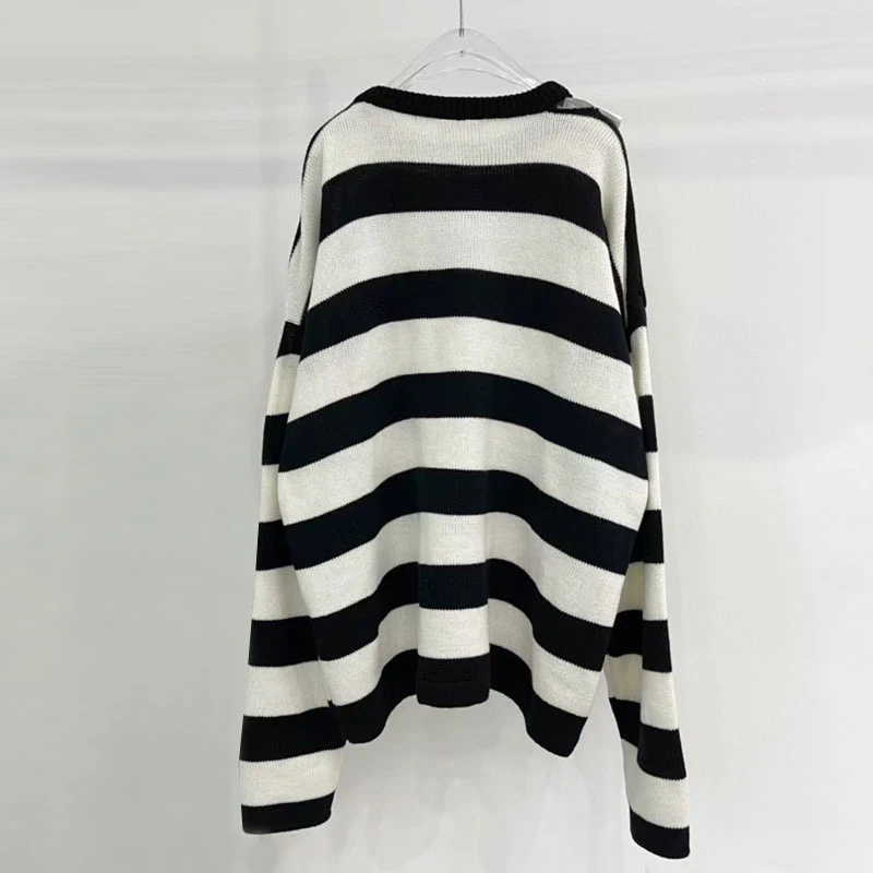 VGH Casual Striped Cut Out Ladies Sweater Round Neck Long Sleeve Korean Fashion Straight Tops Women's Clothing 2021 Spring Style
VGH Casual Striped Cut Out Ladies Sweater Round Neck Long Sleeve Korean Fashion Straight Tops Women's Clothing 2021 Spring Style