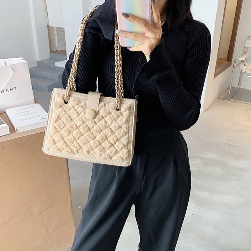 Luxury Designer Handbag Women Shoulder Bags 2021 Winter New Plush Lady Crossbody Bag Chain Top-handle Bag Fluff Purse Sac A Main
Luxury Designer Handbag Women Shoulder Bags 2021 Winter New Plush Lady Crossbody Bag Chain Top-handle Bag Fluff Purse Sac A Main