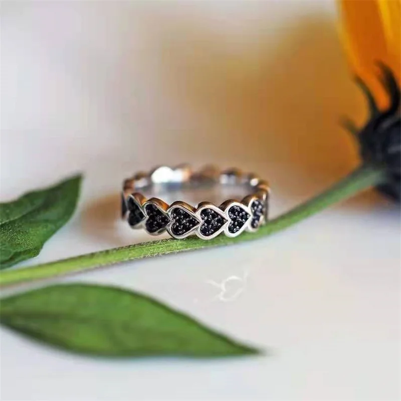 Simple New Heart-Shaped Black Zirconium Single Row Ring For Women Girls Party Fashion Jewelry Hand Accessories Size5-11
Simple New Heart-Shaped Black Zirconium Single Row Ring For Women Girls Party Fashion Jewelry Hand Accessories Size5-11
