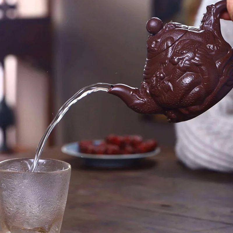 Yixing famous original mine purple clay handmade purple clay teapot Jiulong teapot hand carved dragon tea set
Yixing famous original mine purple clay handmade purple clay teapot Jiulong teapot hand carved dragon tea set