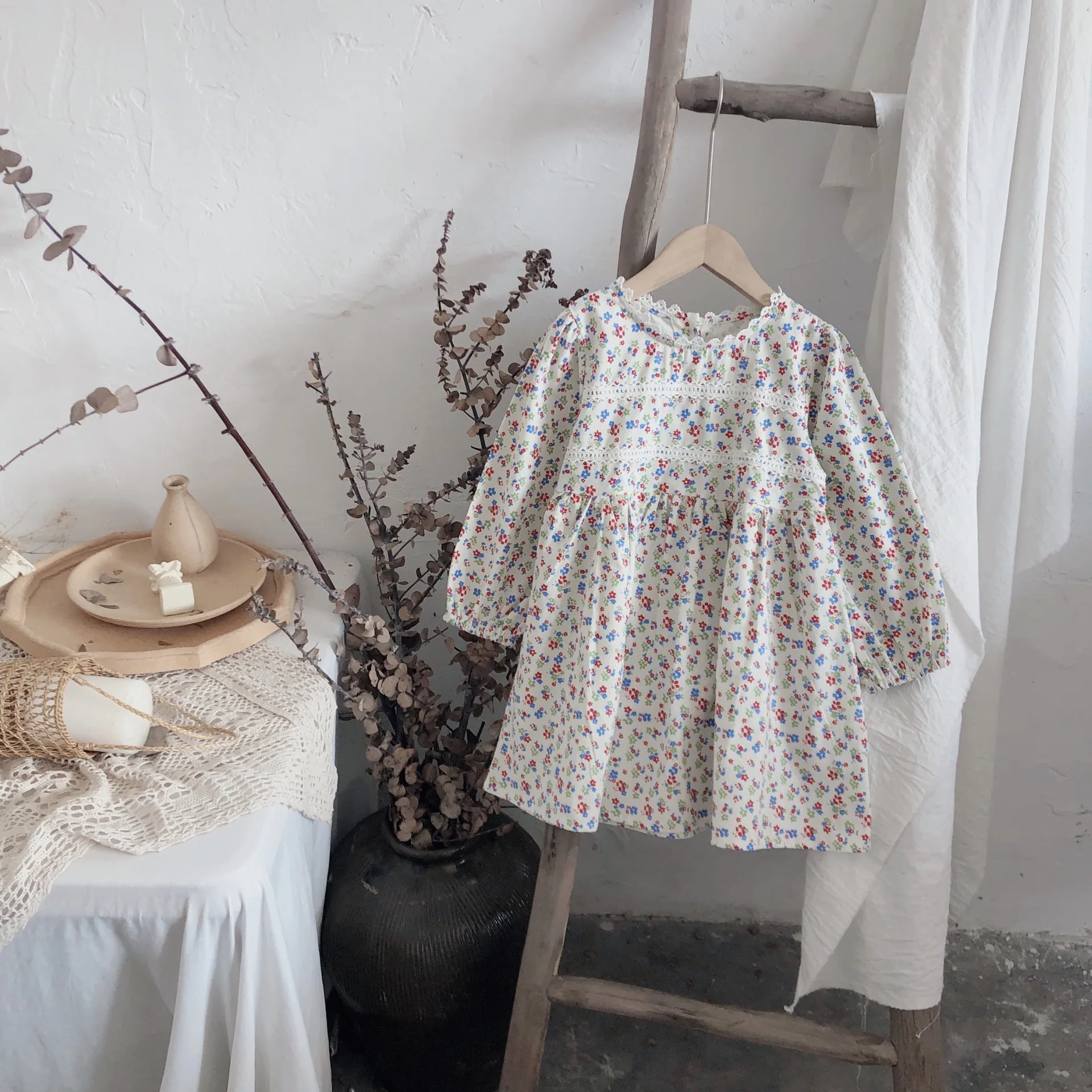 Одежда для малышей платье принцессы 2021, новинка, весна, для детей, с длинными рукавами, с кружевными цветами платья костюмы в цветочек детска... 
Одежда для малышей платье принцессы 2021, новинка, весна, для детей, с длинными рукавами, с кружевными цветами платья костюмы в цветочек детска...