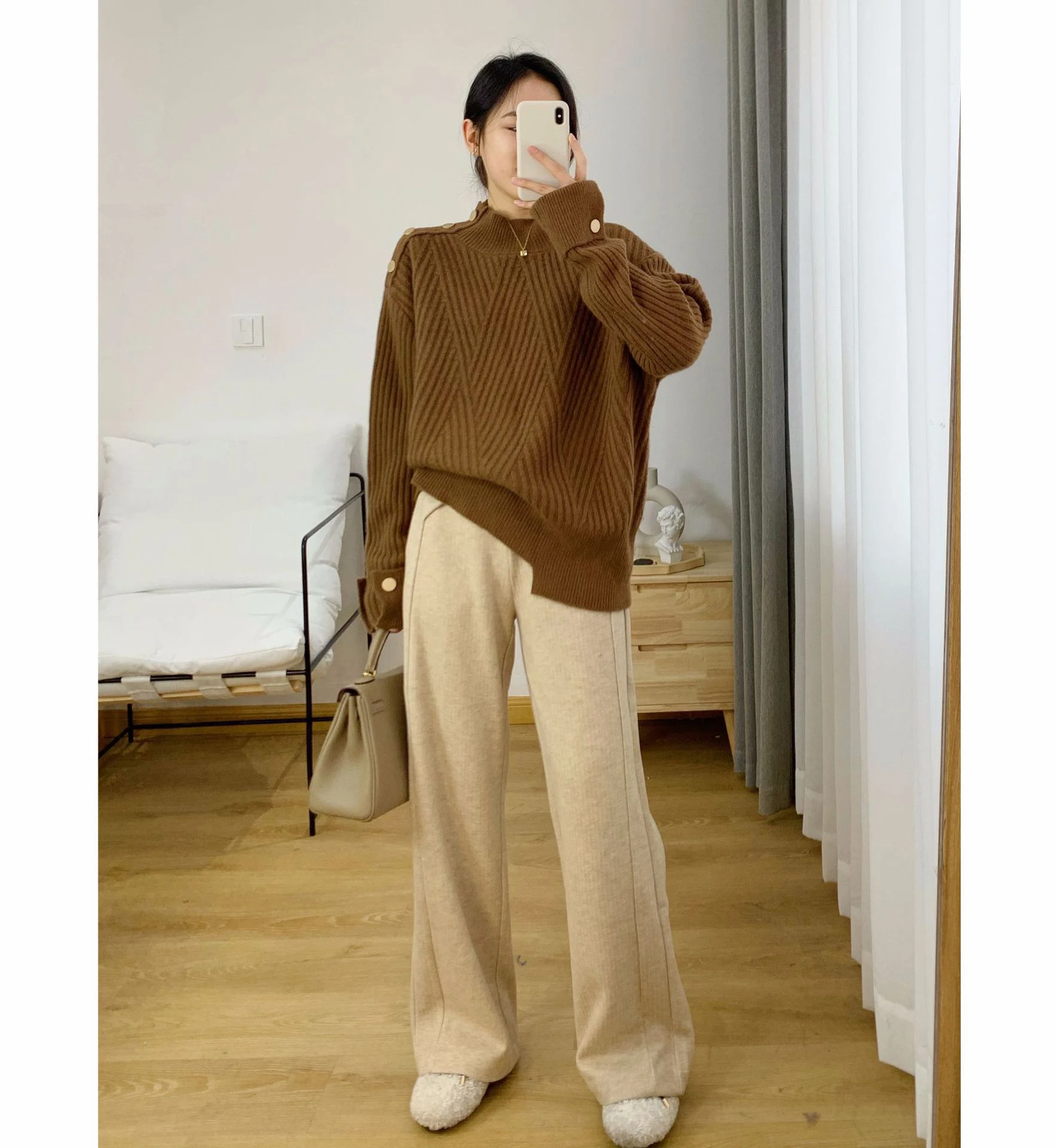 Женский свитер 2021, новая шерстяная Верхняя одежда с украшением в виде Золотой пряжки, полувысокий воротник, длинный рукав, Свободный пулове...
Женский свитер 2021, новая шерстяная Верхняя одежда с украшением в виде Золотой пряжки, полувысокий воротник, длинный рукав, Свободный пулове...