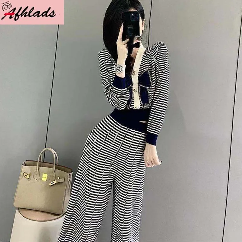Luxury High Quality Women's Outfits New Female Autumn And Winter Long Sleeved Bow Striped Plaid Tops + Pants Two-Piece Sets
Luxury High Quality Women's Outfits New Female Autumn And Winter Long Sleeved Bow Striped Plaid Tops + Pants Two-Piece Sets