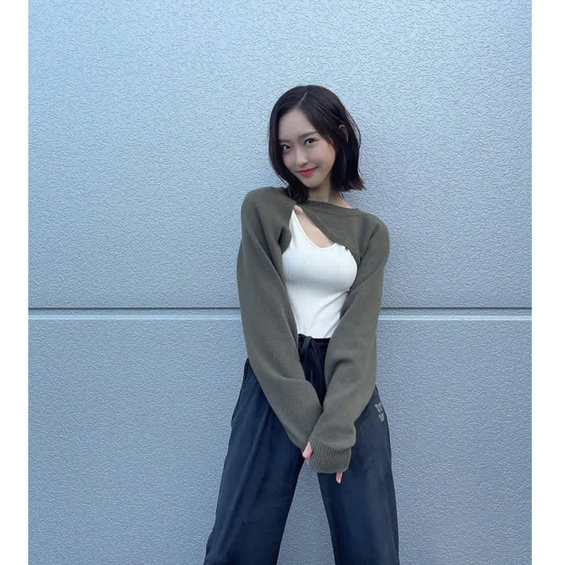 Y2K Sexy Sweater Cardigan Women 2021 Autumn Winter Knitting Hollow Out Cloak Ladies Solid Color Loose Irregular Shawl Knitter
Y2K Sexy Sweater Cardigan Women 2021 Autumn Winter Knitting Hollow Out Cloak Ladies Solid Color Loose Irregular Shawl Knitter