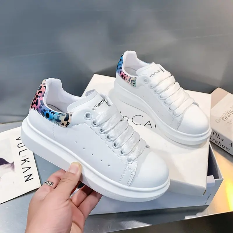 Женские кроссовки на шнуровке, повседневные белые кроссовки с леопардовым принтом на толстой подошве, Классическая обувь в Корейском стиле...
Женские кроссовки на шнуровке, повседневные белые кроссовки с леопардовым принтом на толстой подошве, Классическая обувь в Корейском стиле...