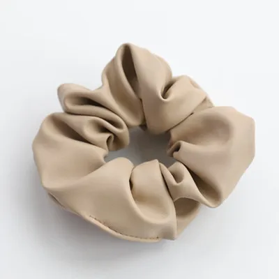 2021 Autumn Winter New Black PU Leather Tie Hair Ring Horsetail Solid Color Large Intestine Ring Girls' Women Hair Accessories
2021 Autumn Winter New Black PU Leather Tie Hair Ring Horsetail Solid Color Large Intestine Ring Girls' Women Hair Accessories
