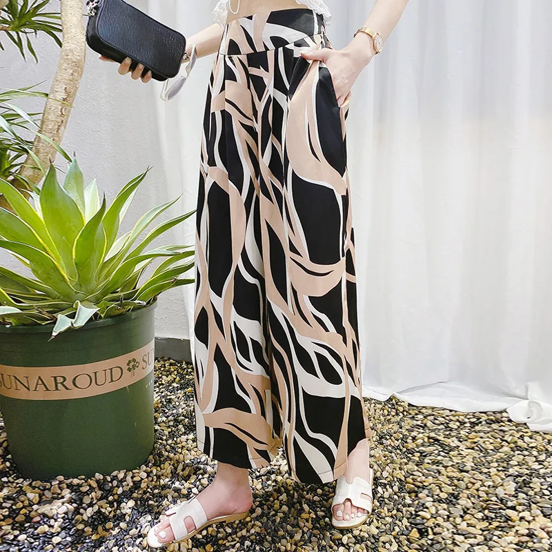 Summer casual retro printing bohemian wide-leg pants 2020elastic waist was thin high waist female holiday beach pants large size
Summer casual retro printing bohemian wide-leg pants 2020elastic waist was thin high waist female holiday beach pants large size