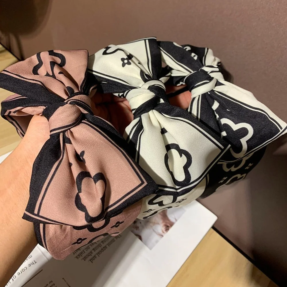 Luxury Retro Wide Bowknot Tiara Headband with Bow Female Hairband Pastel Hairpin Women Hair Band Embroidered Clip Pin Hairwear
Luxury Retro Wide Bowknot Tiara Headband with Bow Female Hairband Pastel Hairpin Women Hair Band Embroidered Clip Pin Hairwear