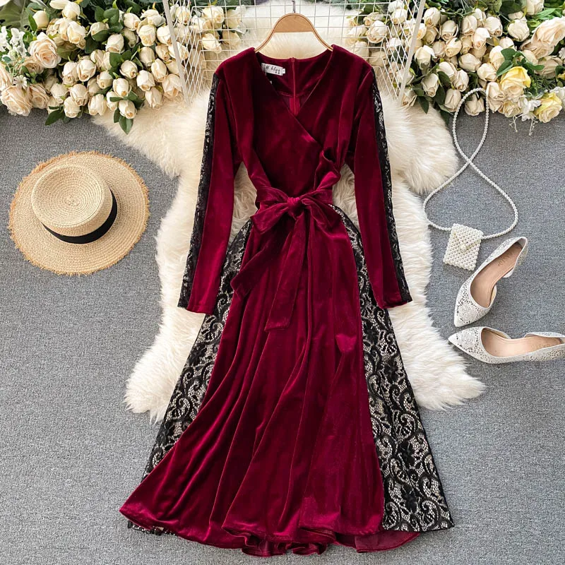 Autumn Winter Women Velvet Lace Party Dress Vintage V-Neck Patchwork Long Sleeve Vestidos Female Red/Black Robe 2021 New Fashion
Autumn Winter Women Velvet Lace Party Dress Vintage V-Neck Patchwork Long Sleeve Vestidos Female Red/Black Robe 2021 New Fashion