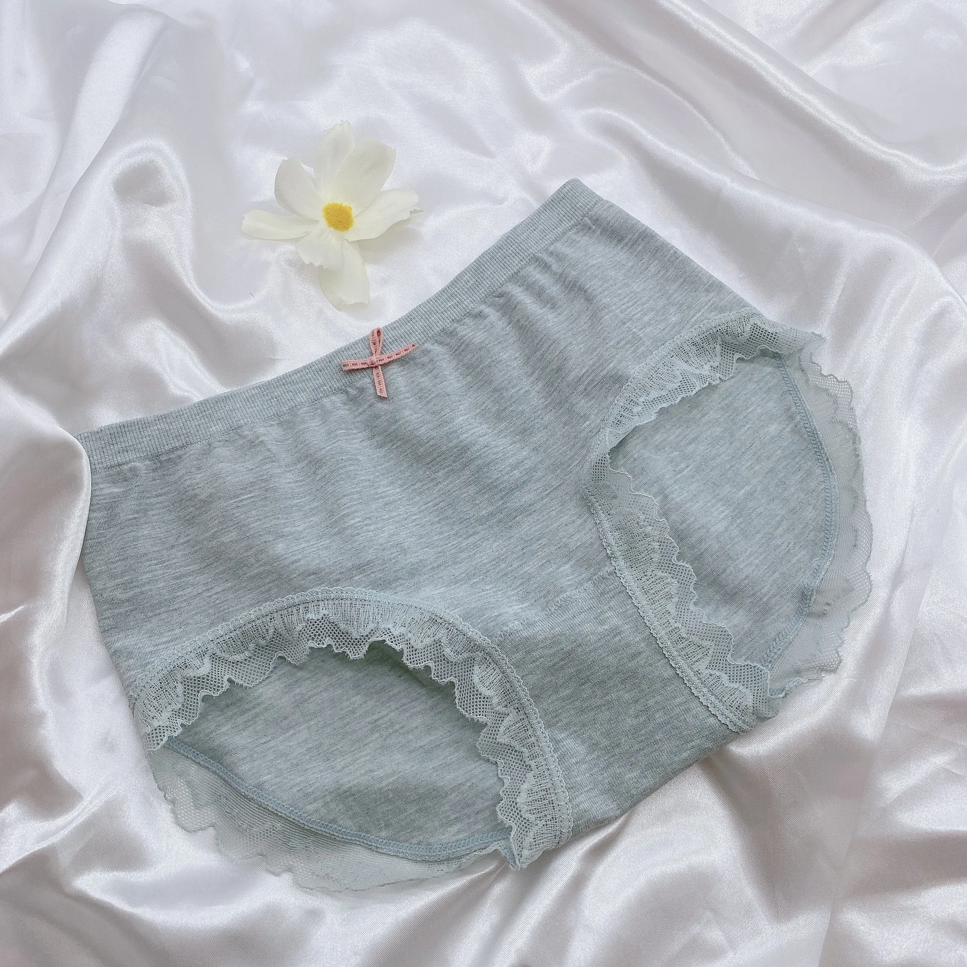 Women's panties solid color sexy seamless lace border Maiden briefs bow Female underpanties Japanese cute Women's underwear
Women's panties solid color sexy seamless lace border Maiden briefs bow Female underpanties Japanese cute Women's underwear
