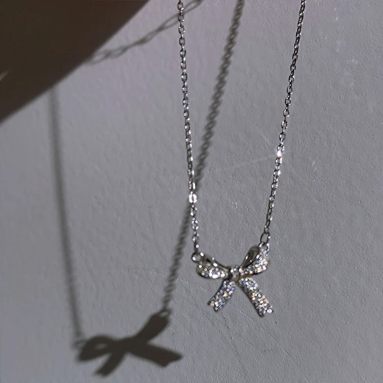 925 Sterling Silver Shiny Zirconia Pendant Bow Necklace For Female Fashion Design Elegant Clavicle Chain High Quality Jewelry
925 Sterling Silver Shiny Zirconia Pendant Bow Necklace For Female Fashion Design Elegant Clavicle Chain High Quality Jewelry