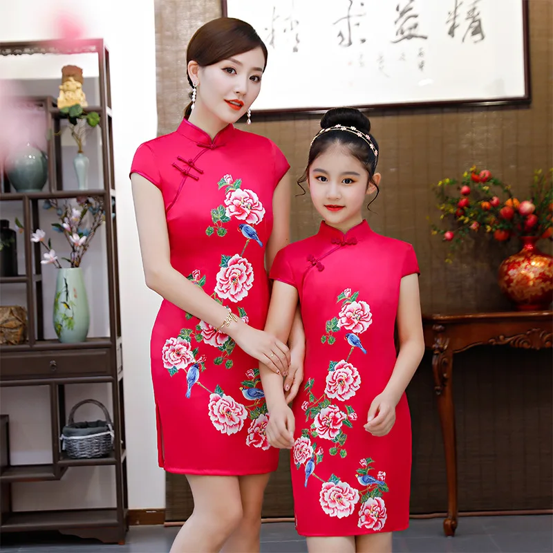 Chinese women's cheongsam Tang suit improved mother and style wear temperament silk Parent-child ancient style wear
Chinese women's cheongsam Tang suit improved mother and style wear temperament silk Parent-child ancient style wear