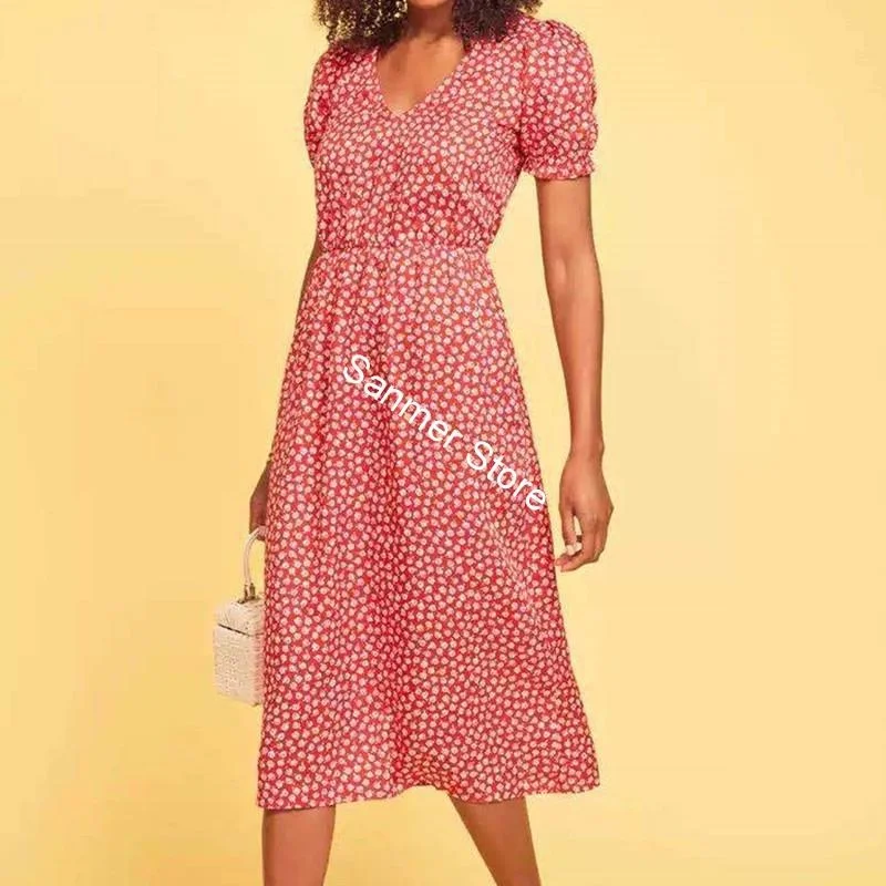 Женское платье миди с коротким рукавом-фонариком и цветочным принтом
Женское платье миди с коротким рукавом-фонариком и цветочным принтом