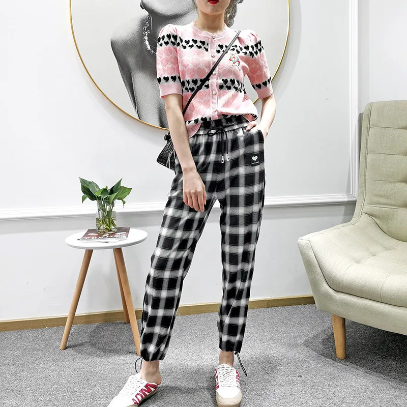 Fashion Summer Streetwear Women 2021 New Elegant Heart Knitting Top and Plaid Pants Suit Two Piece Clothing Casual Outfit
Fashion Summer Streetwear Women 2021 New Elegant Heart Knitting Top and Plaid Pants Suit Two Piece Clothing Casual Outfit