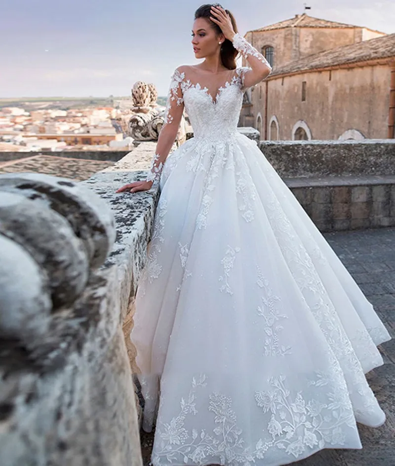 Luxury Appliques Long Sleeve Beaded A-Line Wedding Dress 2020 Romantic Scoop Neck Lace Up Vintage Bride Gown robe de mariage
Luxury Appliques Long Sleeve Beaded A-Line Wedding Dress 2020 Romantic Scoop Neck Lace Up Vintage Bride Gown robe de mariage