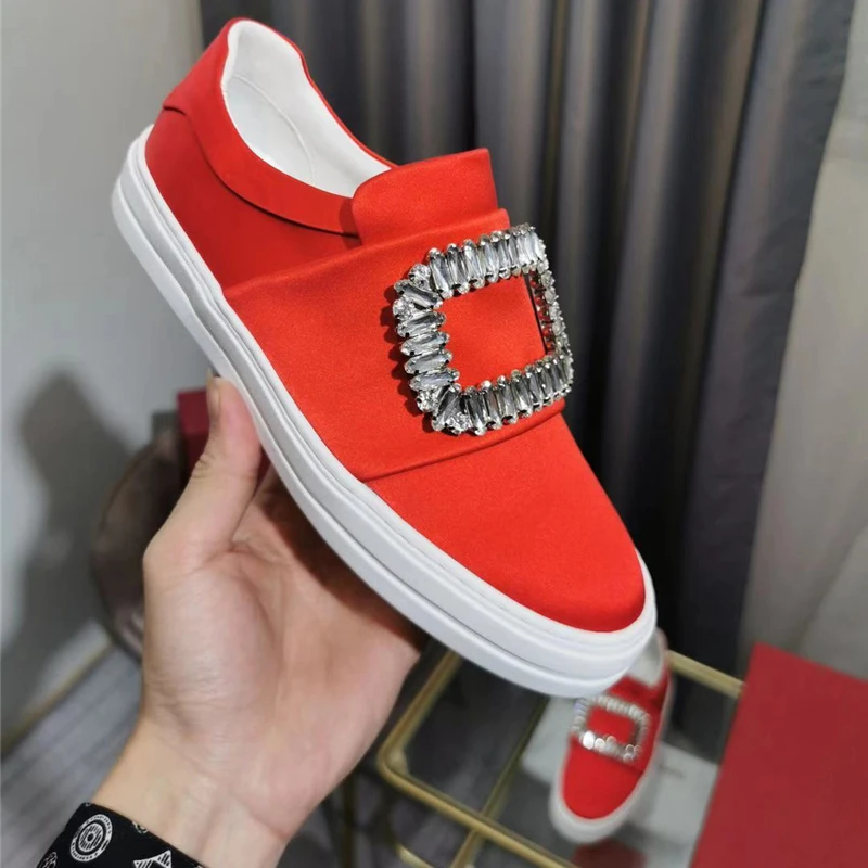Women Casual Shoes Silk Round Toe Crystal Buckle Decor Slip on Leather Inner Platform Female Lazy Shoe Luxuxy Brand Designer New
Women Casual Shoes Silk Round Toe Crystal Buckle Decor Slip on Leather Inner Platform Female Lazy Shoe Luxuxy Brand Designer New