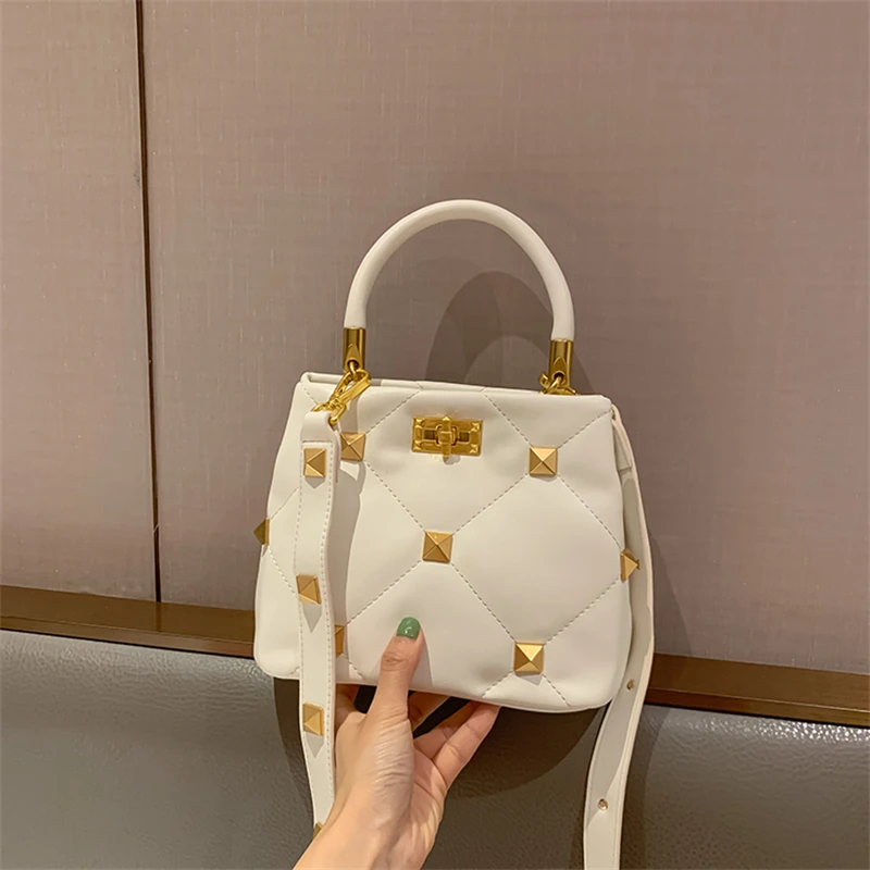 High Quality Rivet Lock Solid Color Bucket Bag for Women 2021 New Fashion Shoulder Crossbody Bags Luxury Purses and Handbags Cc
High Quality Rivet Lock Solid Color Bucket Bag for Women 2021 New Fashion Shoulder Crossbody Bags Luxury Purses and Handbags Cc
