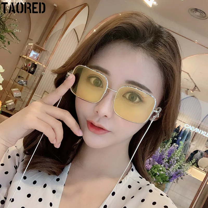 TAORED 2022 New Trendy Fashion Women's Sunglasses Square Frame with Chain Korean Style Eyeglasses Luxury Designer Sun Glasses
TAORED 2022 New Trendy Fashion Women's Sunglasses Square Frame with Chain Korean Style Eyeglasses Luxury Designer Sun Glasses