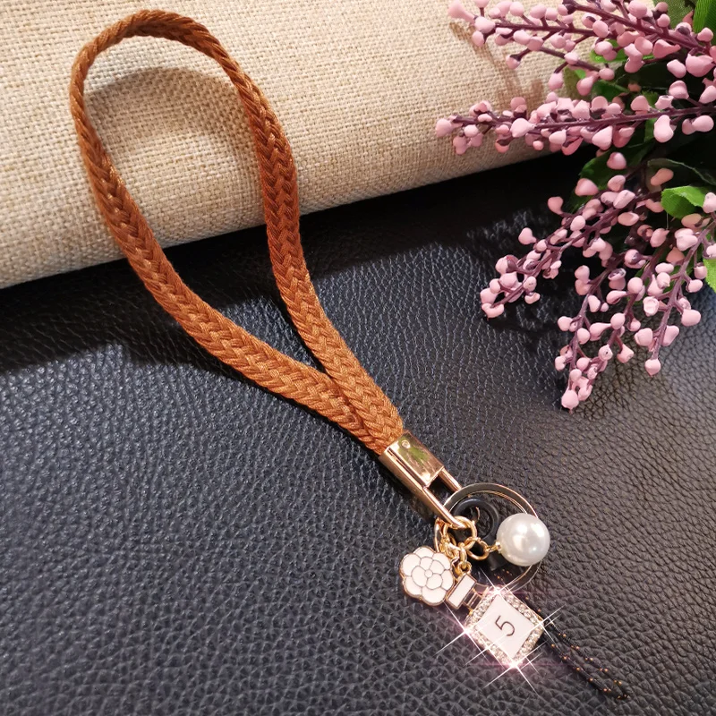 IPhone 13 Mobile Phone Lanyard Short Huawei Hand-woven Small Fragrance Pendant Xiaomi Samsung Oppo Mobile Phone Camera Wristband
IPhone 13 Mobile Phone Lanyard Short Huawei Hand-woven Small Fragrance Pendant Xiaomi Samsung Oppo Mobile Phone Camera Wristband