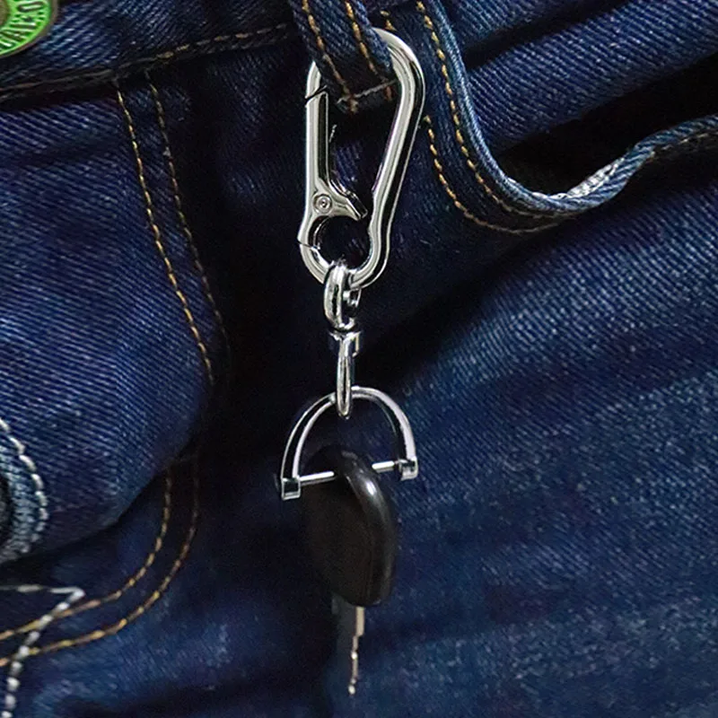 Black and silver two classic fashion metal keys to create products, creative and exquisite Alfa Romeo-logo keychain
Black and silver two classic fashion metal keys to create products, creative and exquisite Alfa Romeo-logo keychain