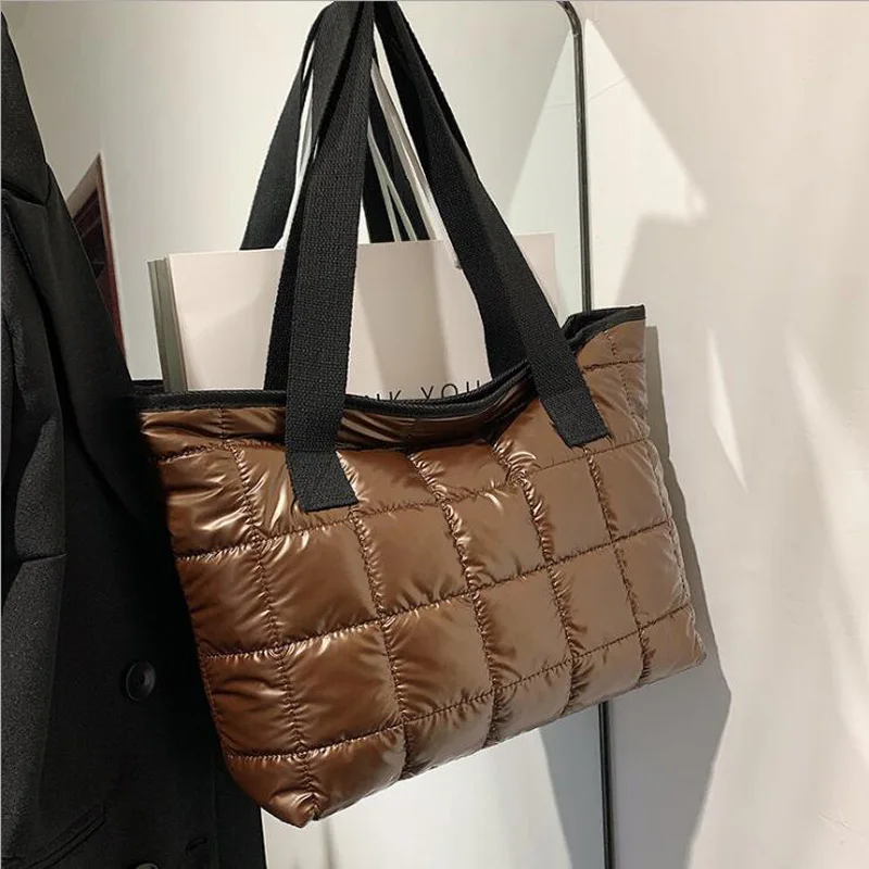 SWDF New Pouplar Bag 2021 Winter Commuter Tote Bags For Women Casual Big Shoulder Bag Plaid Nylon Handbags Female Underarm Bags
SWDF New Pouplar Bag 2021 Winter Commuter Tote Bags For Women Casual Big Shoulder Bag Plaid Nylon Handbags Female Underarm Bags