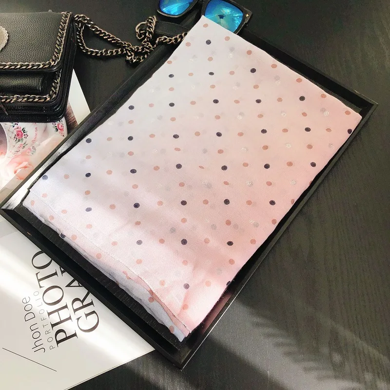 Женский шарф с принтом в горошек солнца защищенный накидка платки модные летние фольги масло печатных шарфы для девочек галстук из мягкой т...
Женский шарф с принтом в горошек солнца защищенный накидка платки модные летние фольги масло печатных шарфы для девочек галстук из мягкой т...