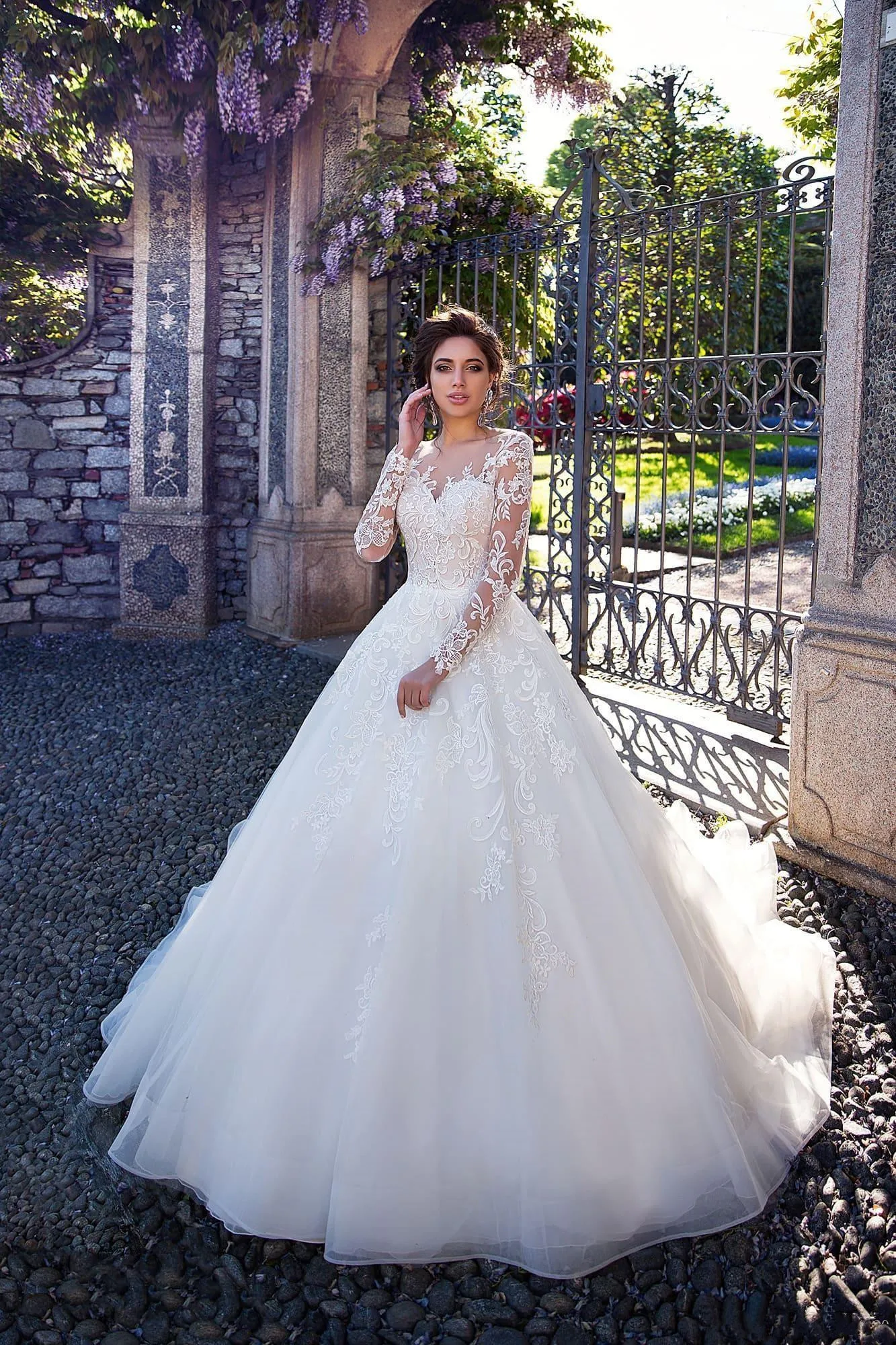 Vintage A Line Wedding Dresses Lace Applique Long Sleeve Sweep Train Bridal Gowns Plus Size Wedding Gown robe de mariée
Vintage A Line Wedding Dresses Lace Applique Long Sleeve Sweep Train Bridal Gowns Plus Size Wedding Gown robe de mariée