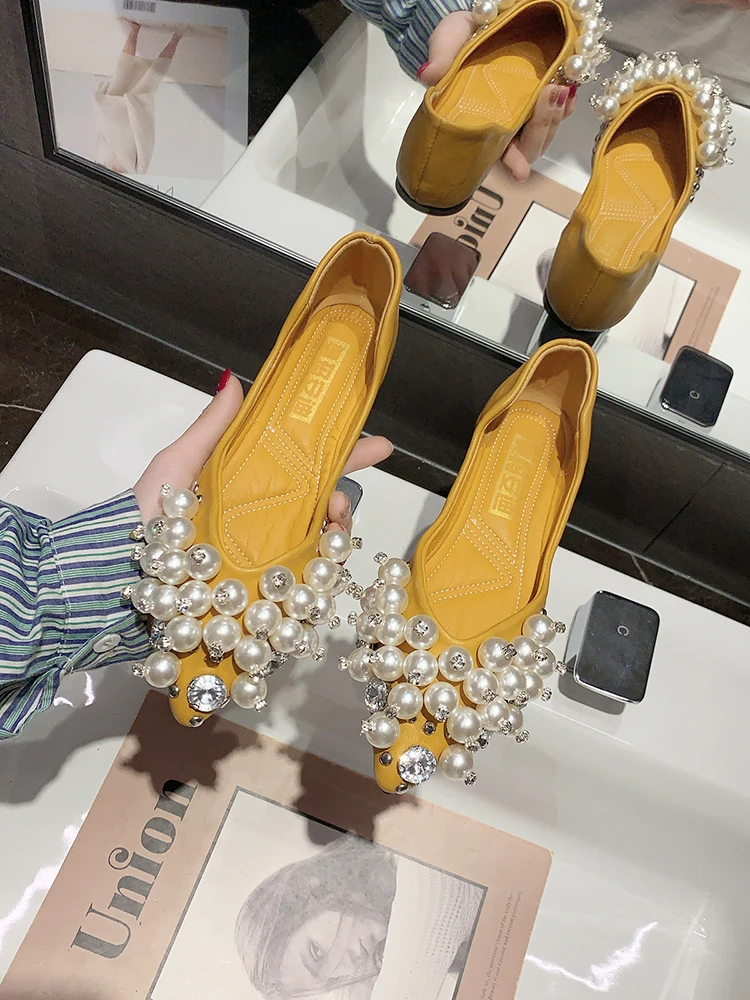 Fashion all-match flat shoes spring and summer pointed shallow mouth exquisite pearl boat shoes large size 35-41 women's shoes 
Fashion all-match flat shoes spring and summer pointed shallow mouth exquisite pearl boat shoes large size 35-41 women's shoes