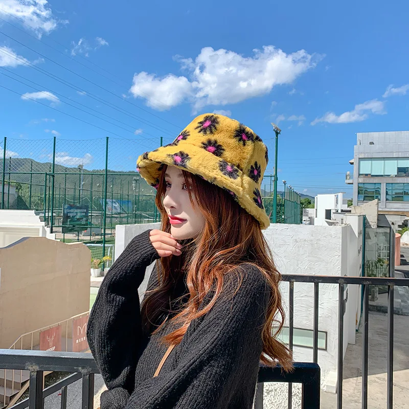 New Winter Bucket Hats For Women Fashion Flower Print Cap Bone Cap Outdoor Warm Casual Girls Fisherman Hat шляпа женская 2021
New Winter Bucket Hats For Women Fashion Flower Print Cap Bone Cap Outdoor Warm Casual Girls Fisherman Hat шляпа женская 2021