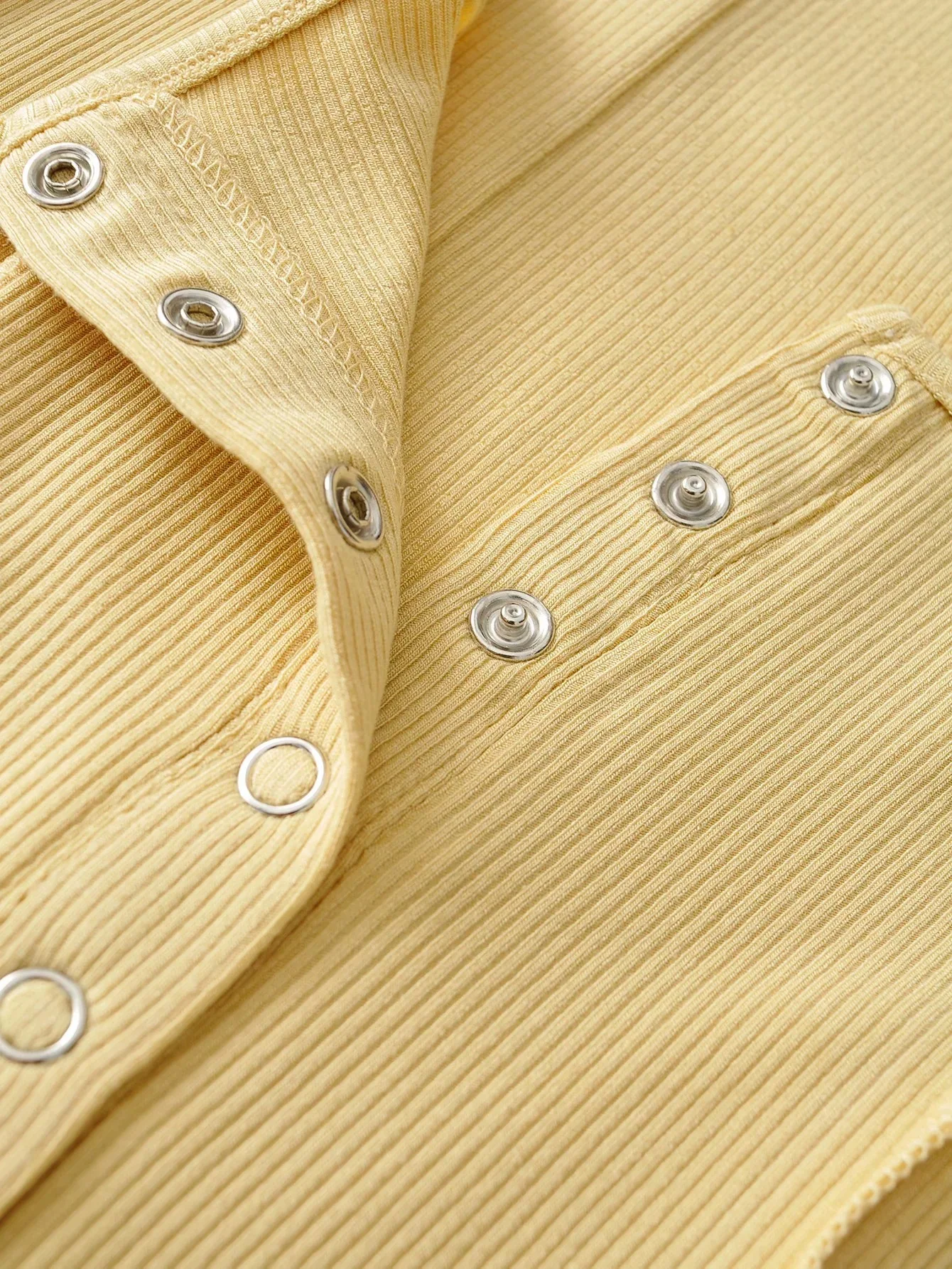 Women's T-shirt soft cotton thin short sleeve T-shirt women's summer single breasted bright line fashion high waist short shirt
Women's T-shirt soft cotton thin short sleeve T-shirt women's summer single breasted bright line fashion high waist short shirt