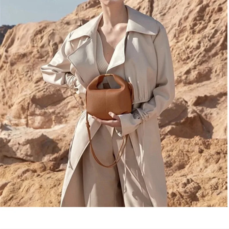New Women's Genuine Leather Shoulder Messenger Bag Cloud Bag Portable Dumpling Bag Ladies Fashion All-Match Solid Color Bag
New Women's Genuine Leather Shoulder Messenger Bag Cloud Bag Portable Dumpling Bag Ladies Fashion All-Match Solid Color Bag