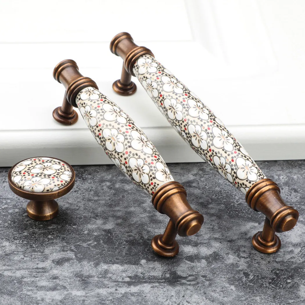 1Pc Door Handles Antique Bronze Ceramic Cabinet Vintage Drawer Knobs Wardrobe Door Handles European Furniture Handle Hardware
1Pc Door Handles Antique Bronze Ceramic Cabinet Vintage Drawer Knobs Wardrobe Door Handles European Furniture Handle Hardware