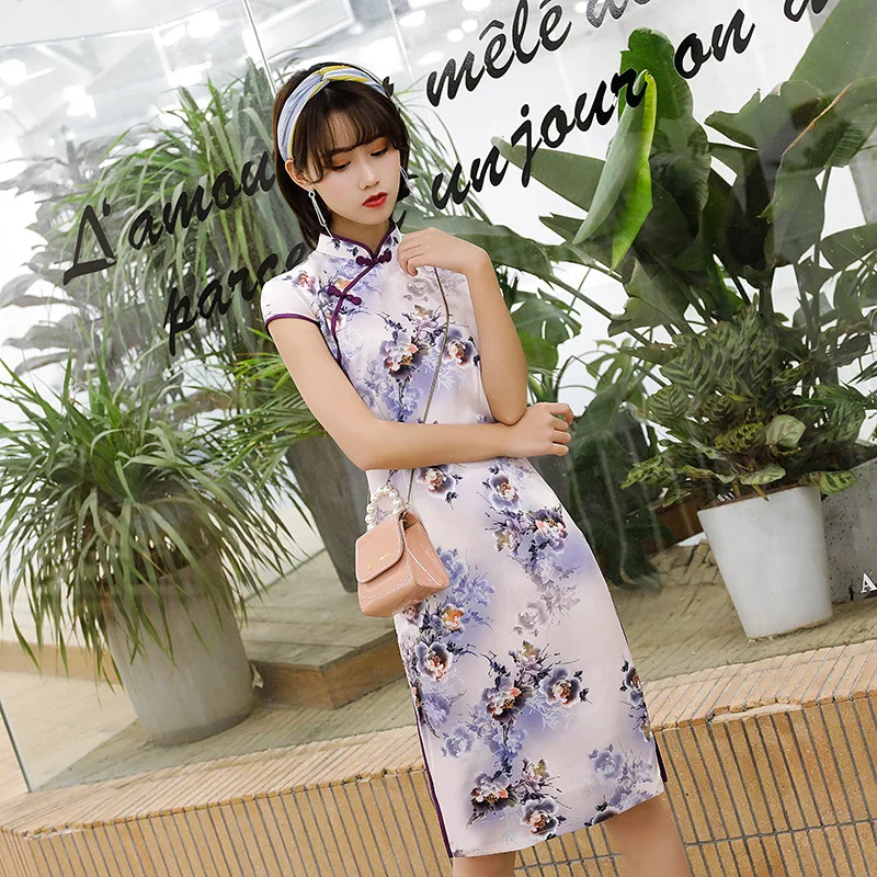 Chinese Style Female Qipao Elegant Women Slim Long Cheongsam Vintage Print Mandarin Collar Party Dress Vestidos Size M-4XL
Chinese Style Female Qipao Elegant Women Slim Long Cheongsam Vintage Print Mandarin Collar Party Dress Vestidos Size M-4XL