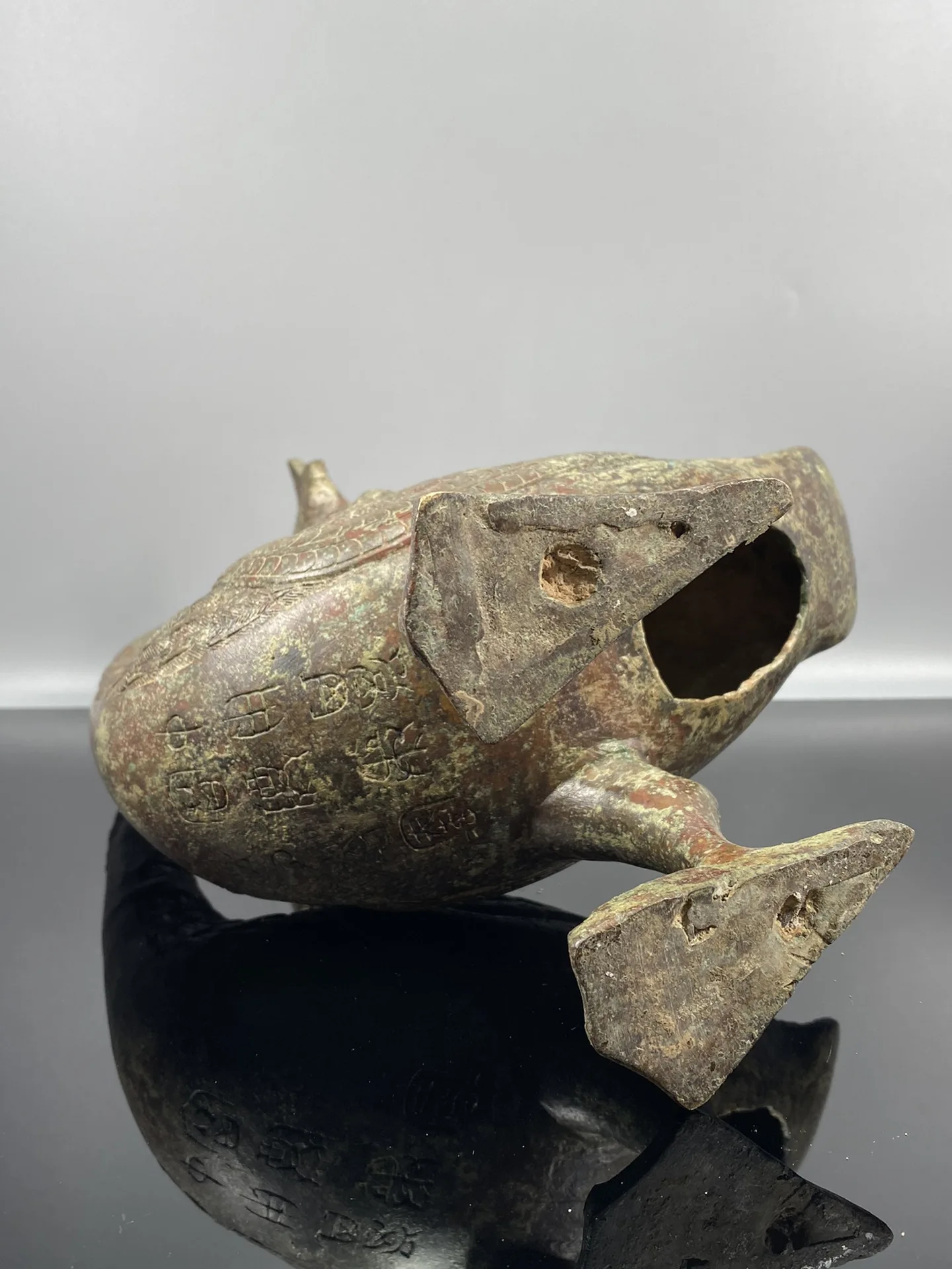 LaoJunLu Bronze Fish Lamp Imitation antique bronze masterpiece collection of solitary Chinese traditional style jewelry 
LaoJunLu Bronze Fish Lamp Imitation antique bronze masterpiece collection of solitary Chinese traditional style jewelry