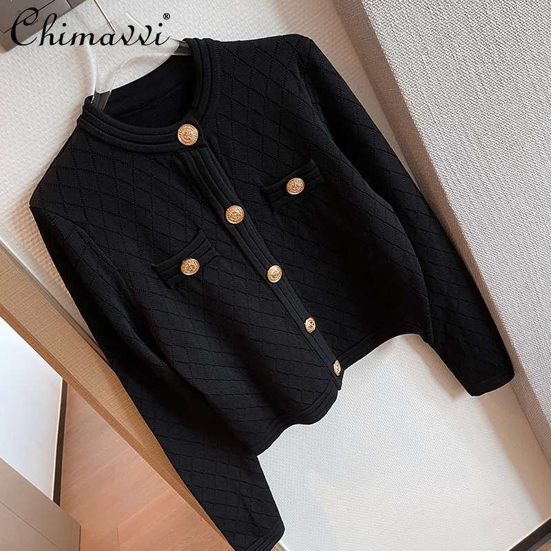 2021 Autumn Women's Clothing New Black Sweet Round Neck Metal Button Short Knitted Cardigan Long Sleeve Temperament Sweater Coat
2021 Autumn Women's Clothing New Black Sweet Round Neck Metal Button Short Knitted Cardigan Long Sleeve Temperament Sweater Coat