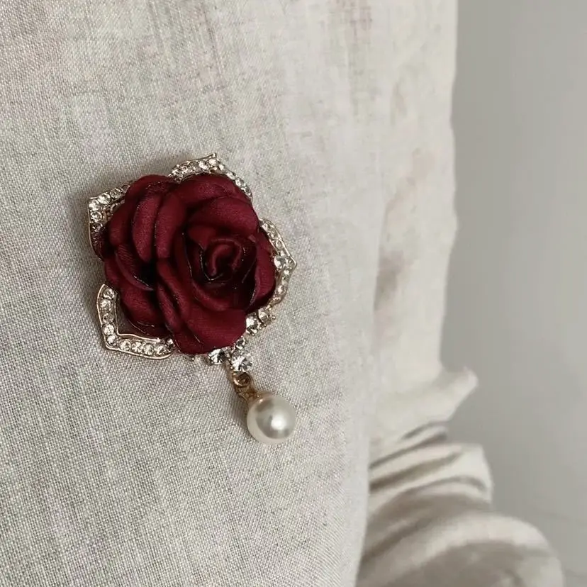 Rose Flower Brooch simple Brooch suit women's fresh brooch brooch temperament pin accessories
Rose Flower Brooch simple Brooch suit women's fresh brooch brooch temperament pin accessories