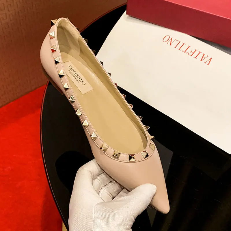 202 New Spring Style Real Leather Rivet Flat Shoes Brand V Logo White Wedding Shoes Size 34-43 Without Box
202 New Spring Style Real Leather Rivet Flat Shoes Brand V Logo White Wedding Shoes Size 34-43 Without Box