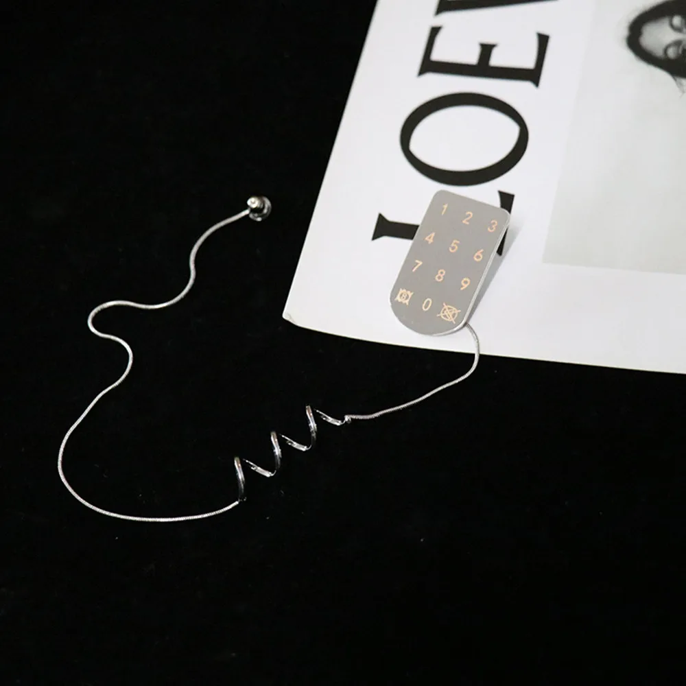 2021 Niche Creative Design Removable Phone Shape Long Drop Dangel Earrings Ear Chain for Women Party Gift 1PC
2021 Niche Creative Design Removable Phone Shape Long Drop Dangel Earrings Ear Chain for Women Party Gift 1PC