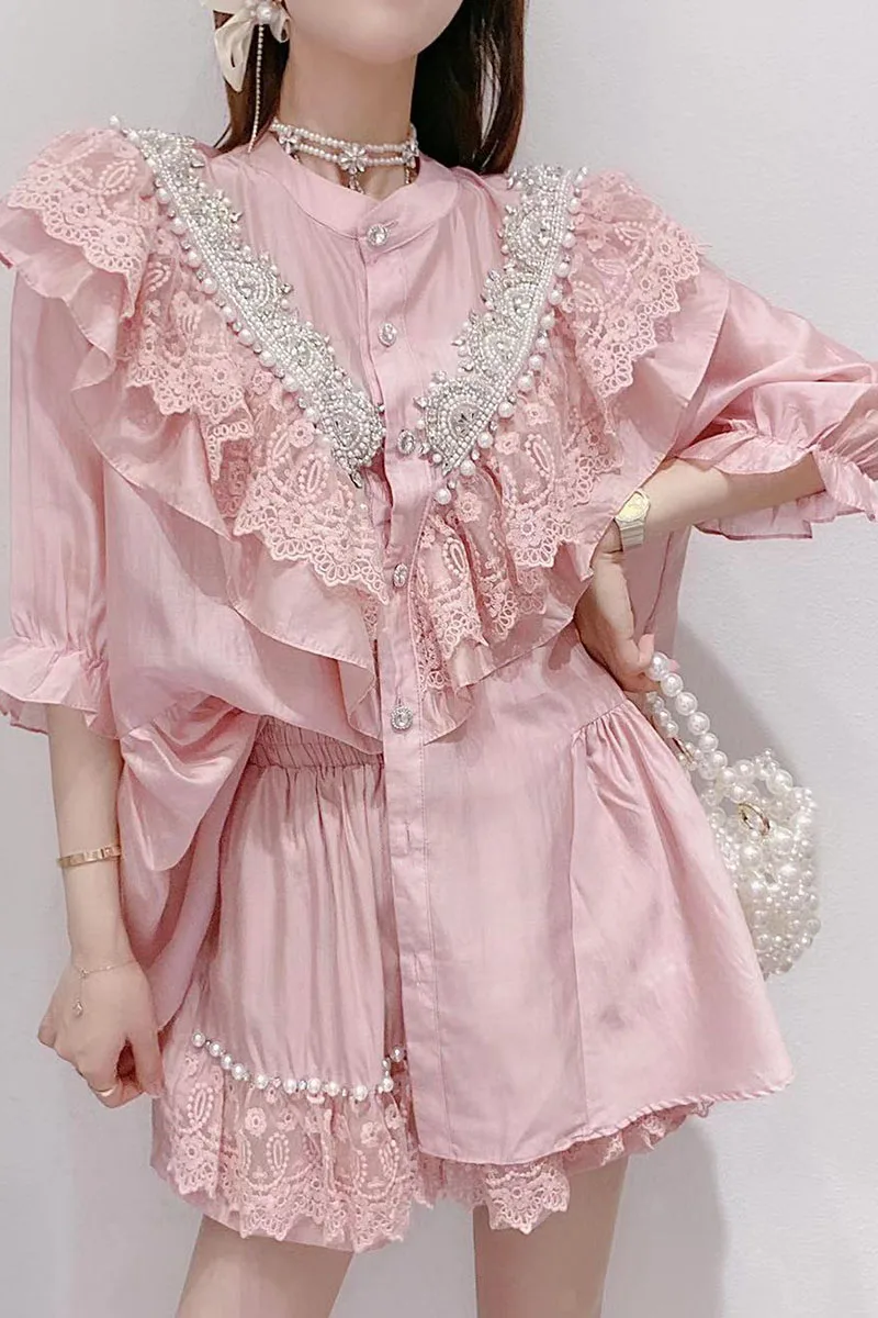 2021 Summer Korean Style Beads V Neck Ruffled Lace Stitching Shirt Women Wide Leg Casual Shorts Lady Two Pieces Short Set
2021 Summer Korean Style Beads V Neck Ruffled Lace Stitching Shirt Women Wide Leg Casual Shorts Lady Two Pieces Short Set