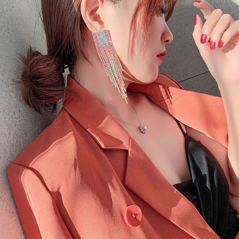 2020 New Fashion Color Crystal Dangle Earrings for Women Exaggerated Long Tassel Statement Drop Earring Jewelry
2020 New Fashion Color Crystal Dangle Earrings for Women Exaggerated Long Tassel Statement Drop Earring Jewelry