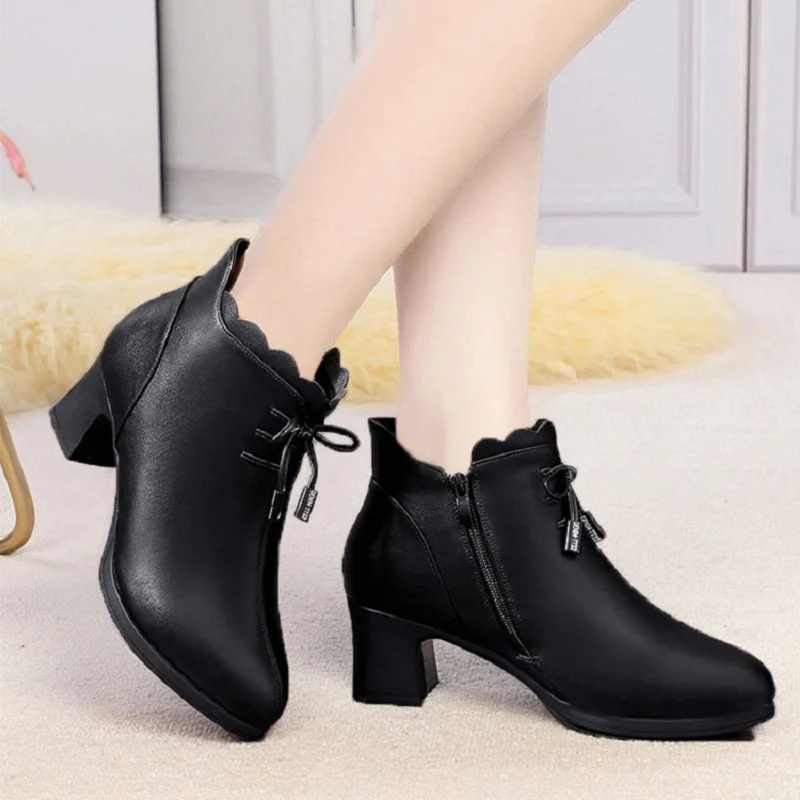 Women Ankle Boots Mother Shoes Cotton Shoes Mid-heel 2021 Autumn Winter Plus Velvet Short Boots Thick Heel Boots Non-slip Boots 
Women Ankle Boots Mother Shoes Cotton Shoes Mid-heel 2021 Autumn Winter Plus Velvet Short Boots Thick Heel Boots Non-slip Boots