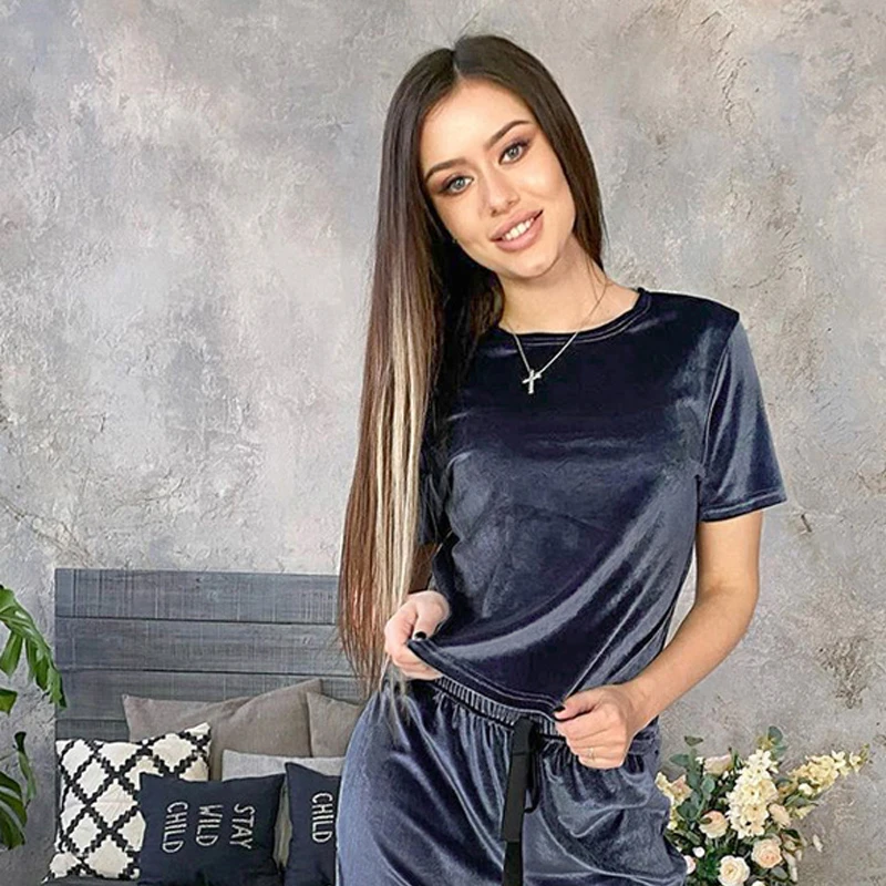 Summer Pajamas Women Blue Velvet Comfortable Home Suits Short Sleeve Solid Color Simple Stylish Sleepwear Women
Summer Pajamas Women Blue Velvet Comfortable Home Suits Short Sleeve Solid Color Simple Stylish Sleepwear Women