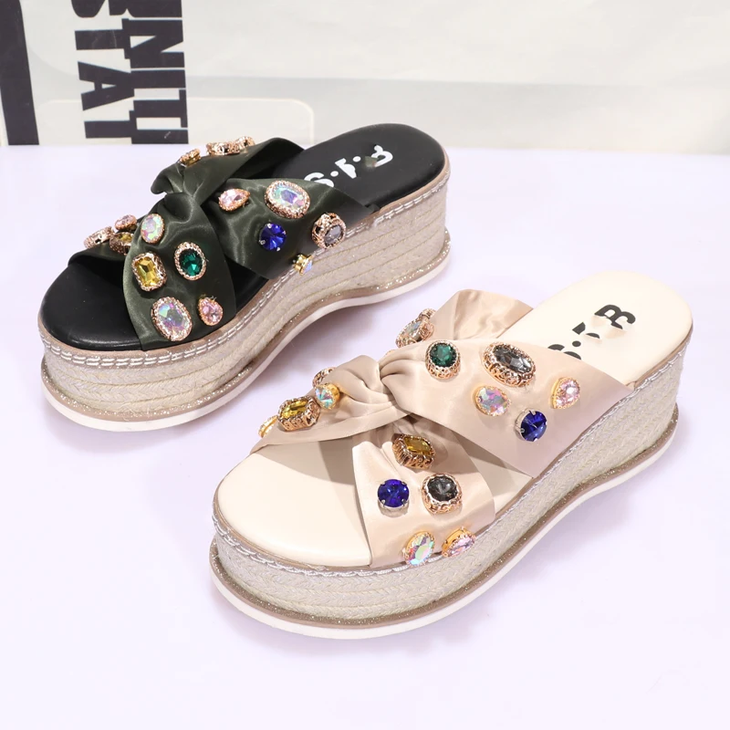 New Summer Women Slippers Girls Rhinestone Flats Woman Beach Slides Ladies Outside Fashion Shoes Female Footwear Brand Slides
New Summer Women Slippers Girls Rhinestone Flats Woman Beach Slides Ladies Outside Fashion Shoes Female Footwear Brand Slides