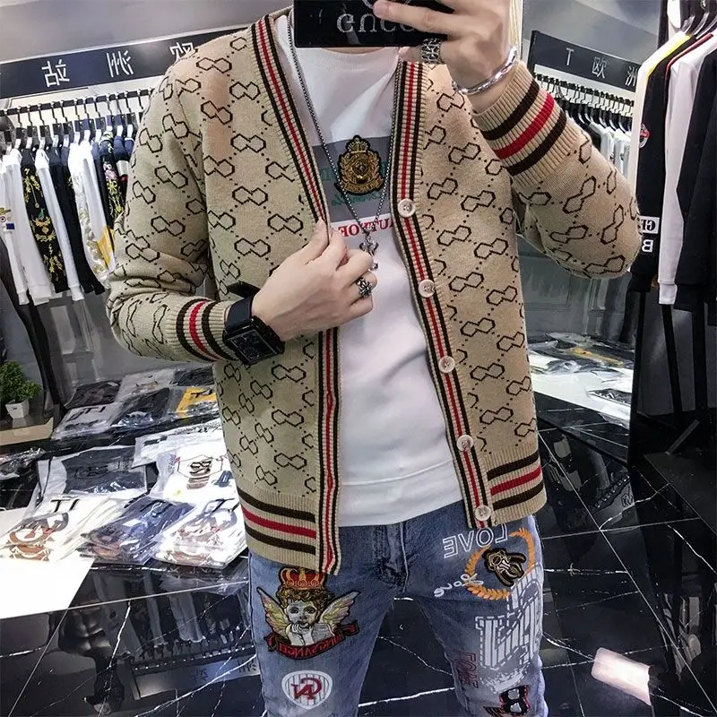Loose 2021autumn and winter new sweater coat men fashion brand korean style handsome men cardigan sweater
Loose 2021autumn and winter new sweater coat men fashion brand korean style handsome men cardigan sweater