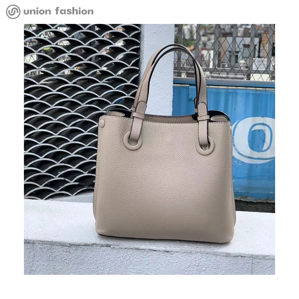 Fashion Leisure Luxury Women Black Real Leather Sling Duffel Bag For Ladies ladies bag 
Fashion Leisure Luxury Women Black Real Leather Sling Duffel Bag For Ladies ladies bag