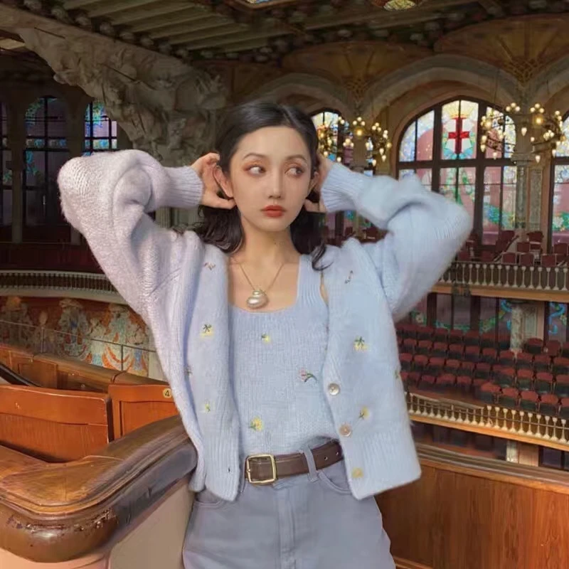 2021 Autumn Urban Casual Korean-Style Women's Wear V-neck Slim-Fit Embroidered Flower two-pieces Knitted Sweater Cardigan
2021 Autumn Urban Casual Korean-Style Women's Wear V-neck Slim-Fit Embroidered Flower two-pieces Knitted Sweater Cardigan