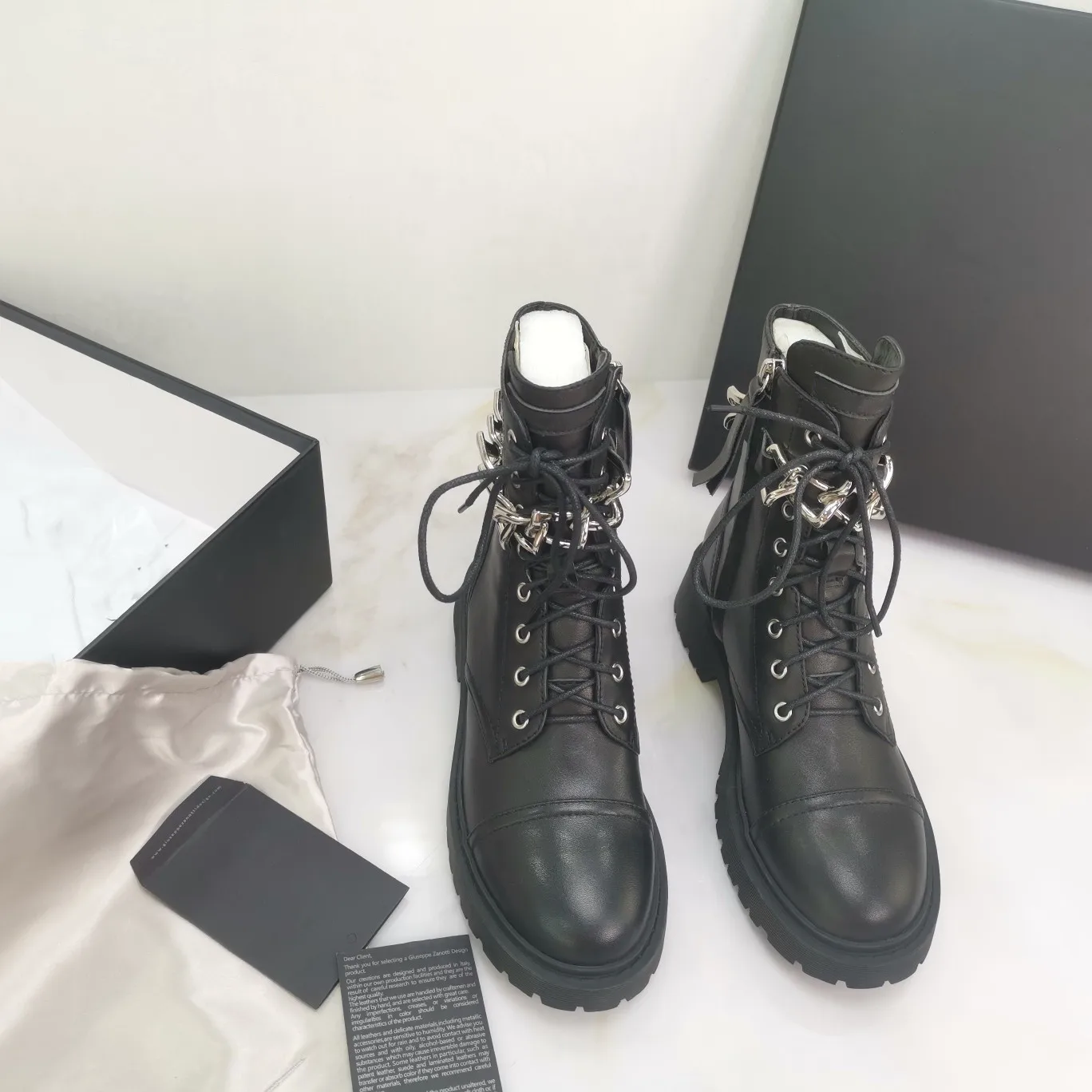 Women Martin Boots Metal Decoration Chain Platform Ankle Boots Motorcycle Shoes Lace-Up Zipper Genuine Leather Zapatillas Mujer
Women Martin Boots Metal Decoration Chain Platform Ankle Boots Motorcycle Shoes Lace-Up Zipper Genuine Leather Zapatillas Mujer